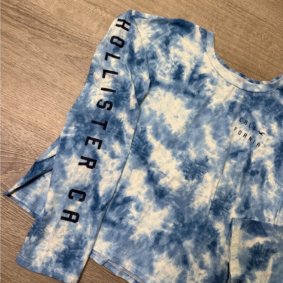•HOLLISTER• BLUE & WHITE TIE DYE LONG SLEEVE CROP TOP - Picture 2 of 4